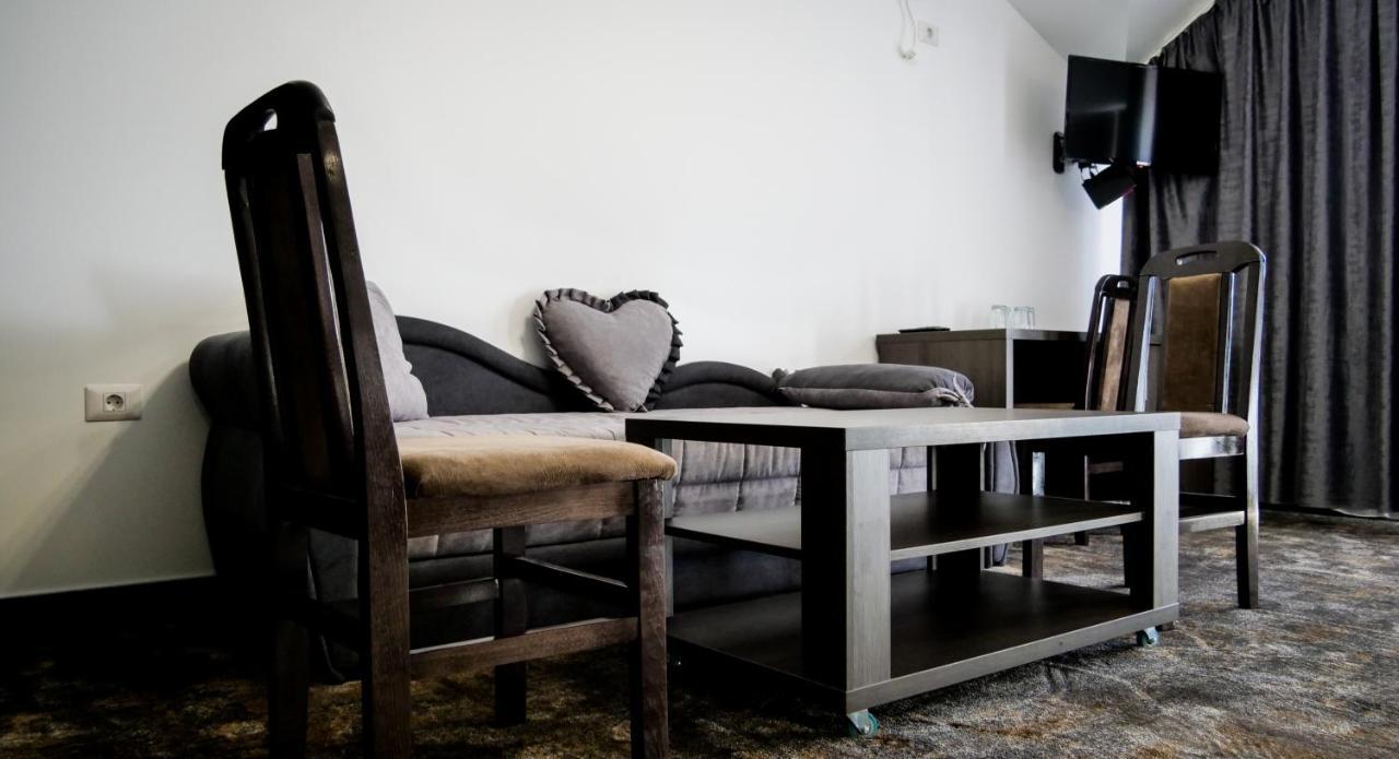 Motel Infinit Târgu Jiu Exteriör bild