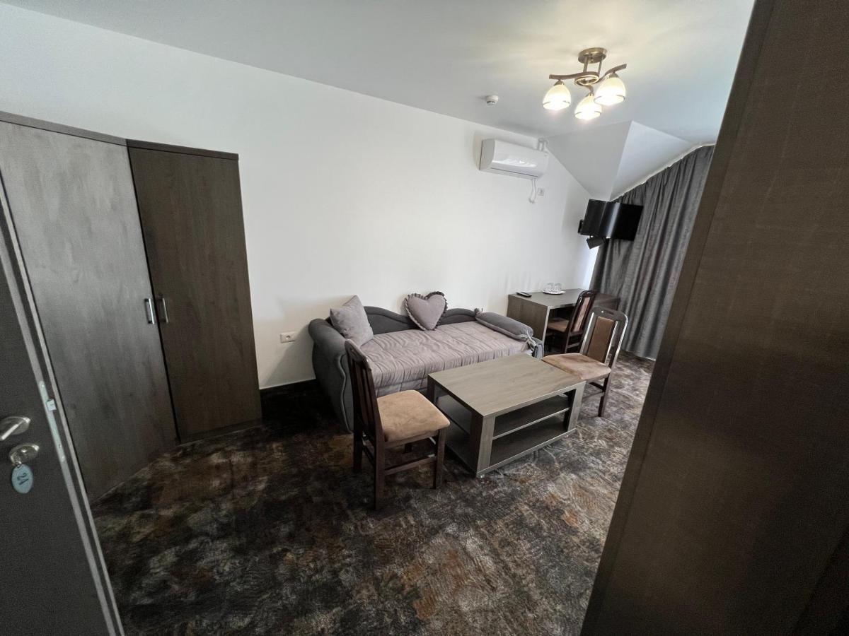 Motel Infinit Târgu Jiu Exteriör bild