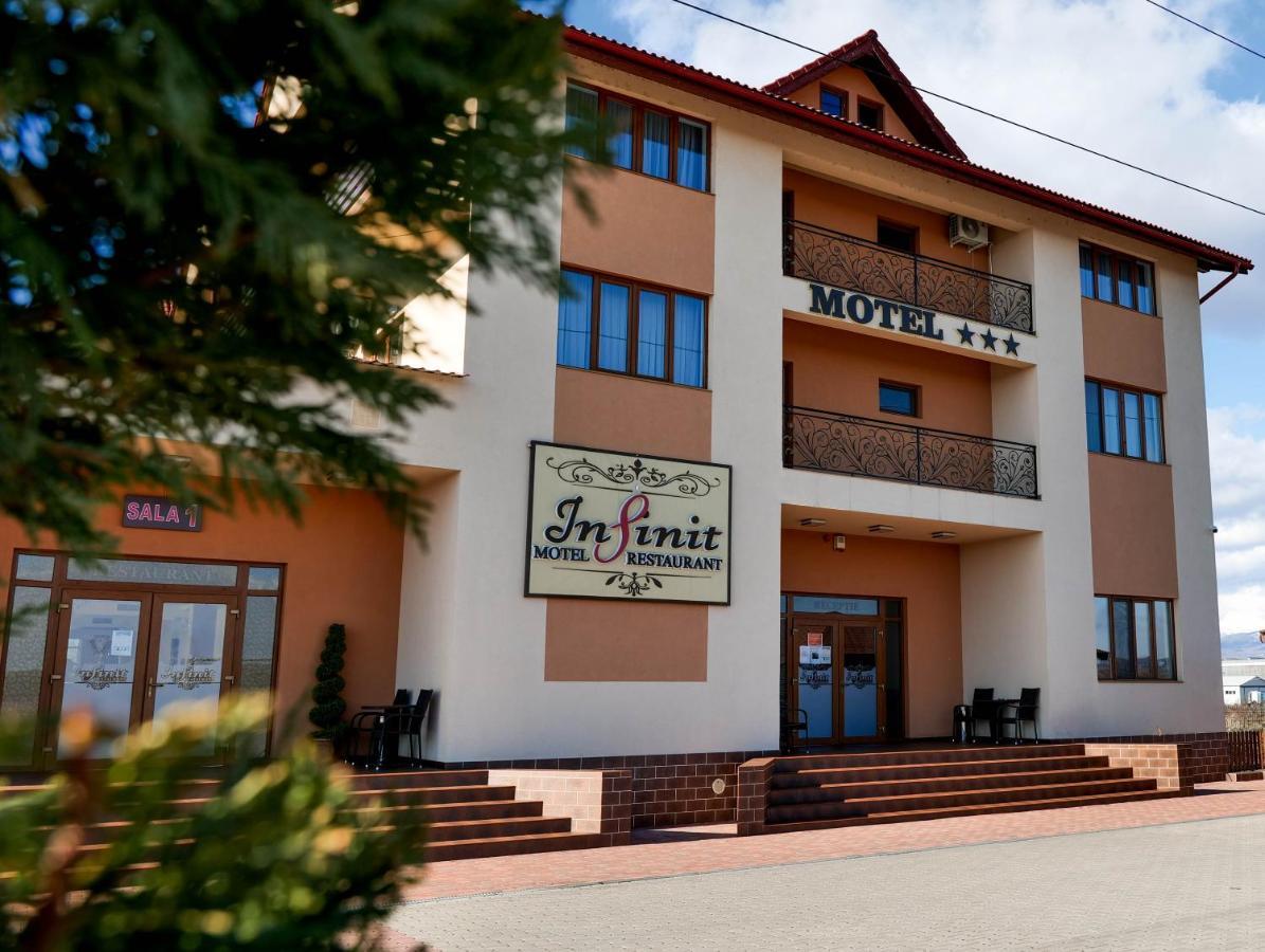 Motel Infinit Târgu Jiu Exteriör bild
