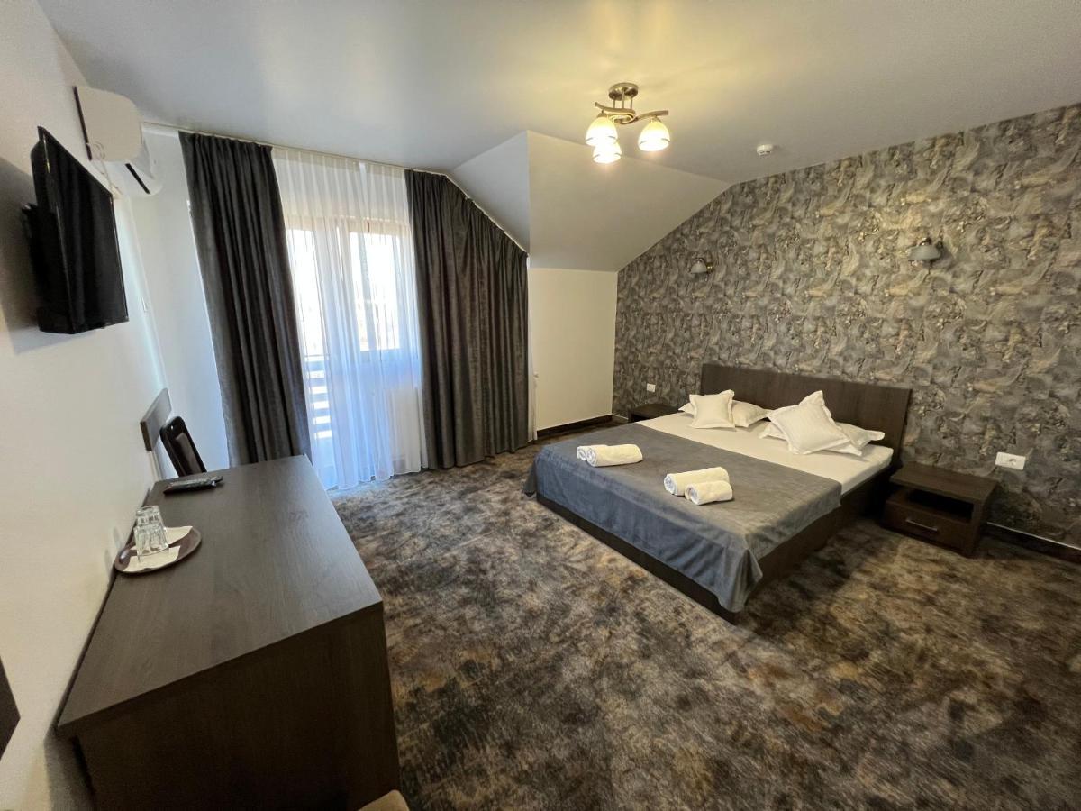 Motel Infinit Târgu Jiu Exteriör bild