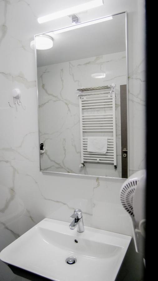 Motel Infinit Târgu Jiu Exteriör bild