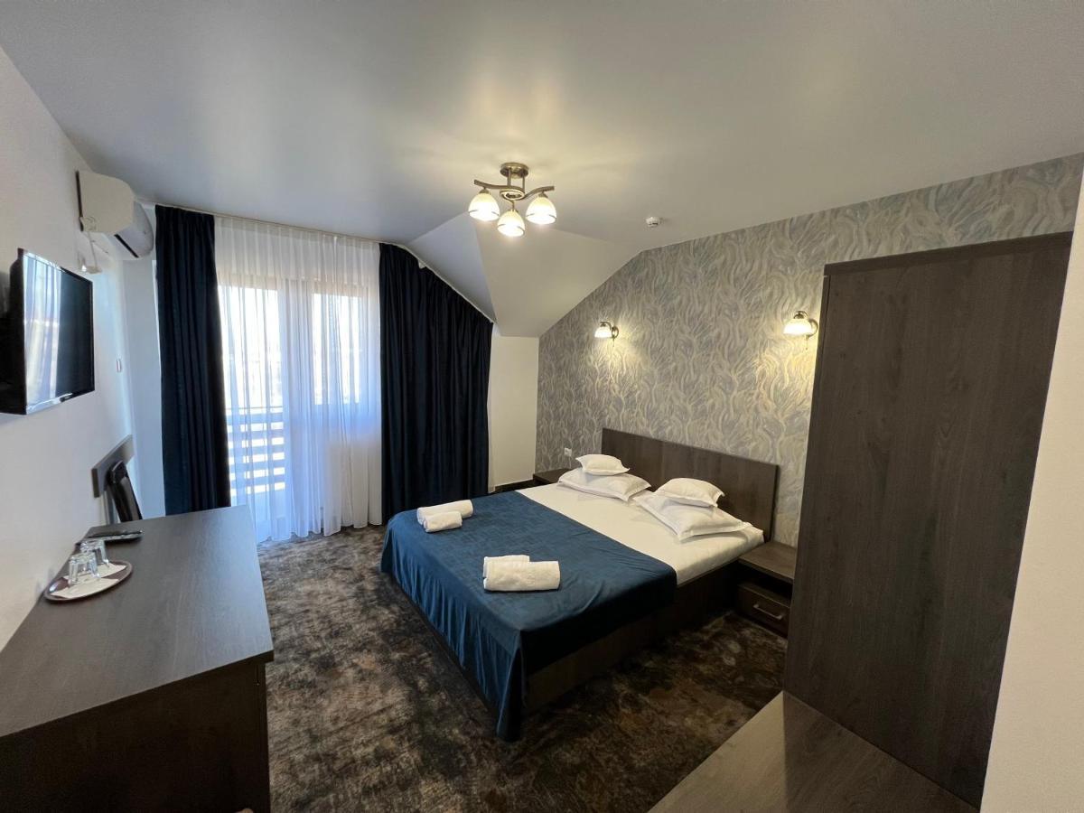 Motel Infinit Târgu Jiu Exteriör bild