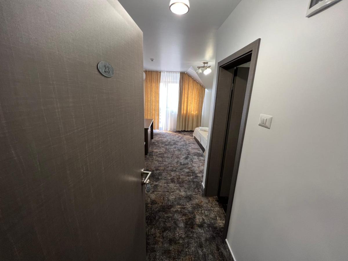 Motel Infinit Târgu Jiu Exteriör bild