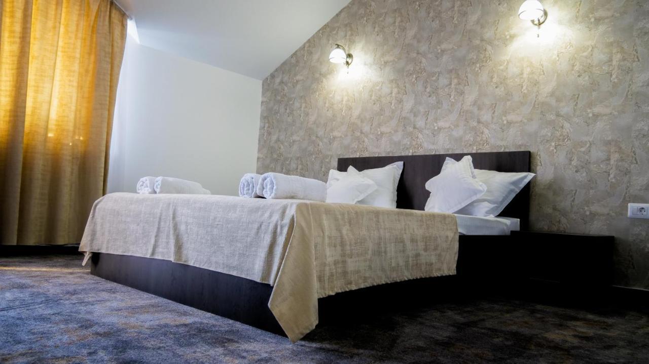 Motel Infinit Târgu Jiu Exteriör bild