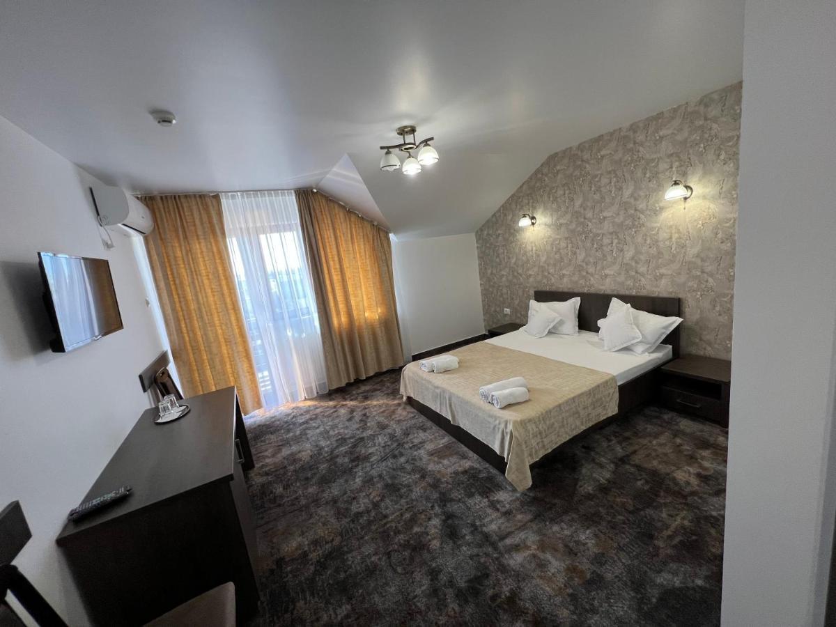 Motel Infinit Târgu Jiu Exteriör bild