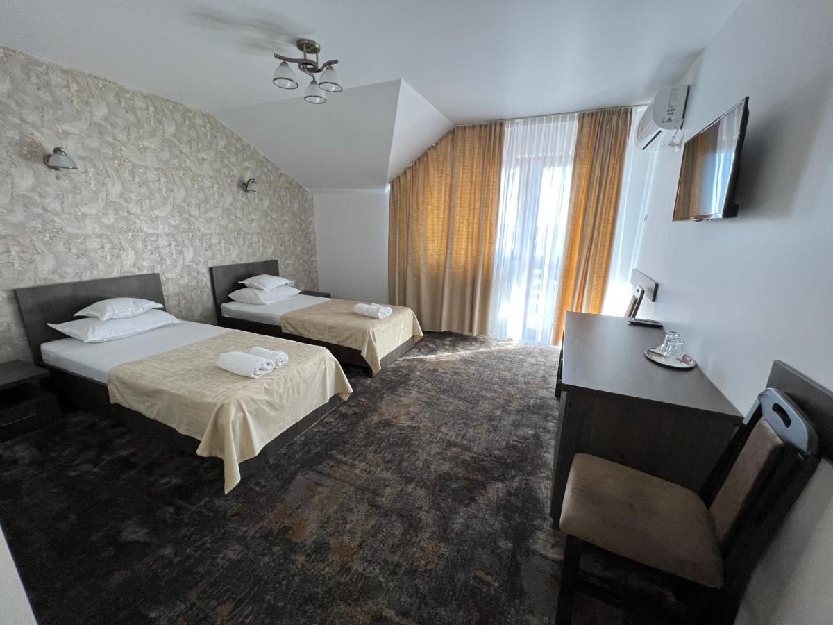 Motel Infinit Târgu Jiu Exteriör bild