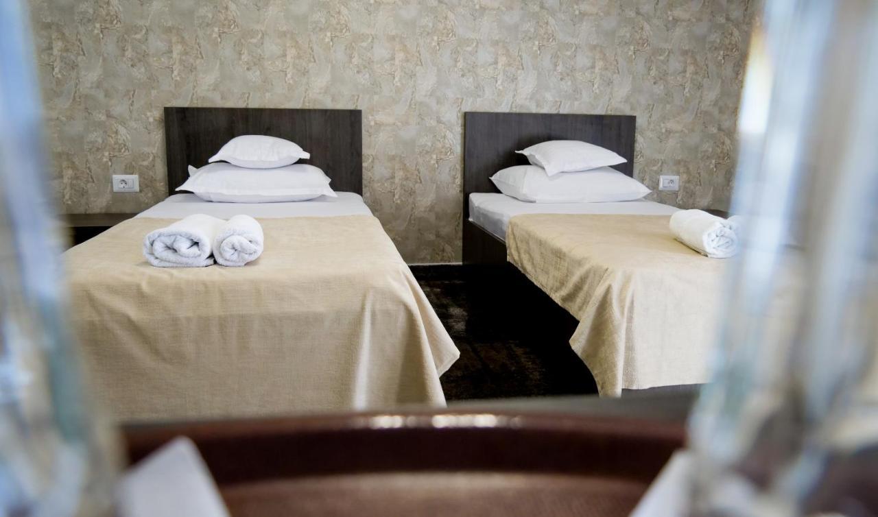 Motel Infinit Târgu Jiu Exteriör bild