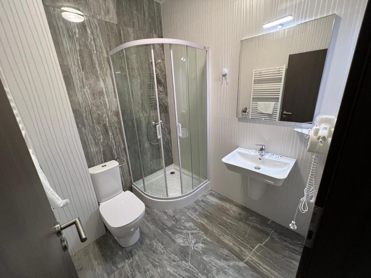 Motel Infinit Târgu Jiu Exteriör bild