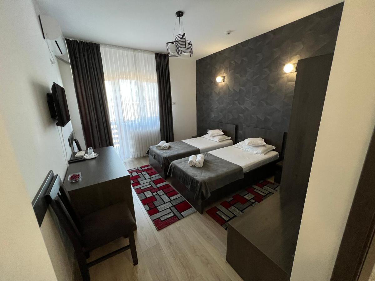 Motel Infinit Târgu Jiu Exteriör bild