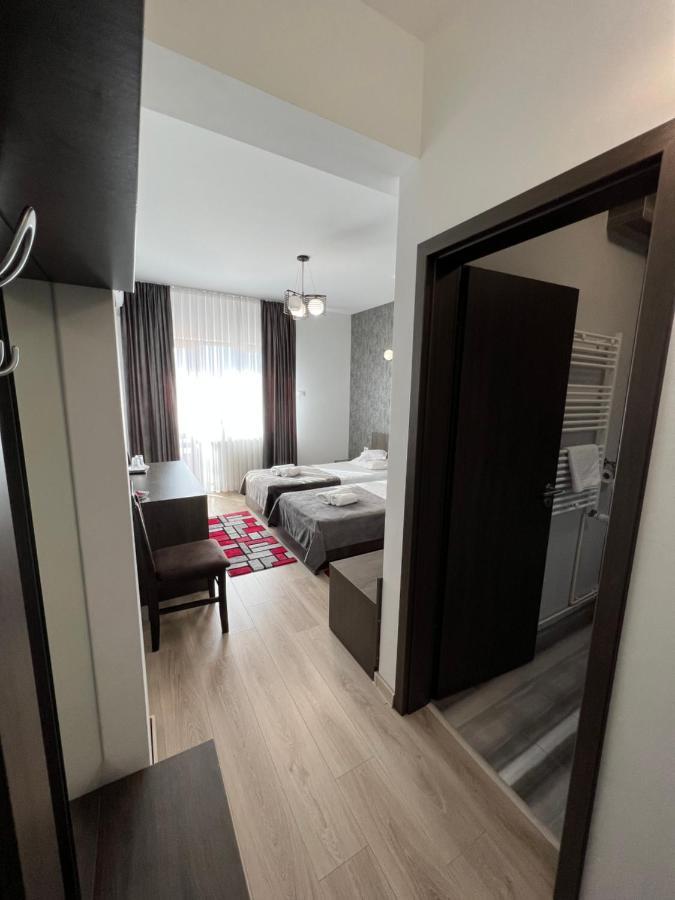 Motel Infinit Târgu Jiu Exteriör bild