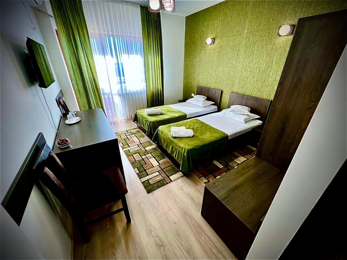 Motel Infinit Târgu Jiu Exteriör bild
