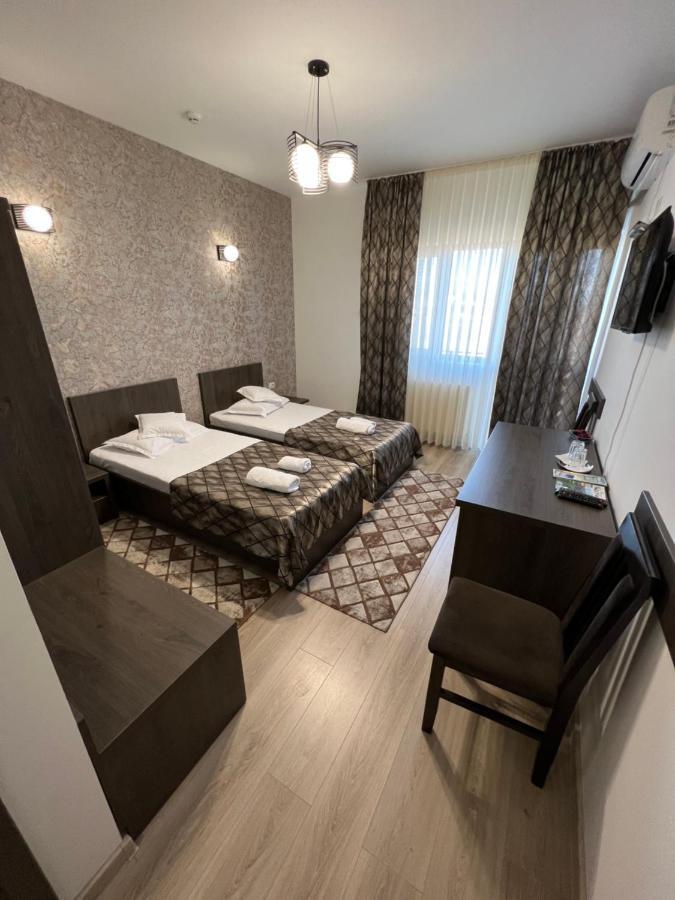Motel Infinit Târgu Jiu Exteriör bild