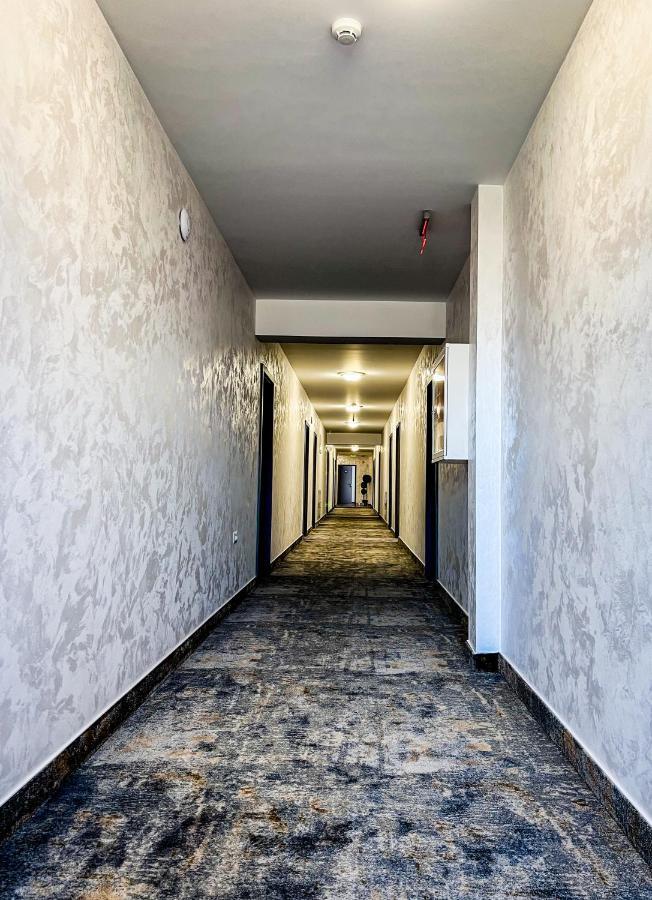Motel Infinit Târgu Jiu Exteriör bild