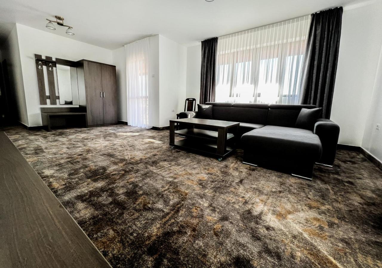 Motel Infinit Târgu Jiu Exteriör bild