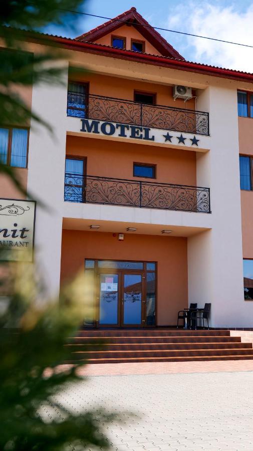 Motel Infinit Târgu Jiu Exteriör bild