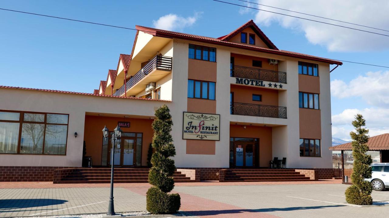Motel Infinit Târgu Jiu Exteriör bild