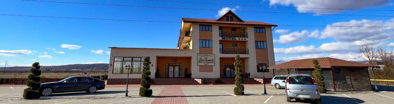 Motel Infinit Târgu Jiu Exteriör bild